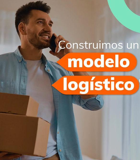 Persona sosteniendo un paquete de Pickit